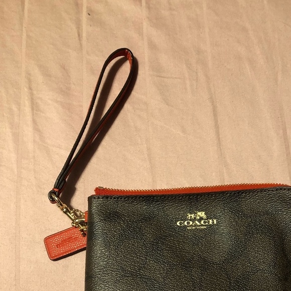 Coach wristlet - Picture 2 of 5